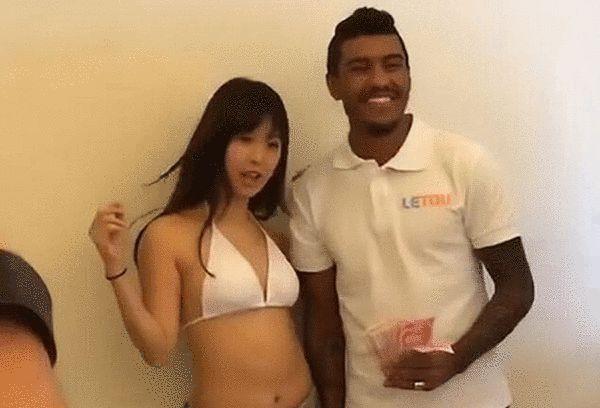 激动的女朋友